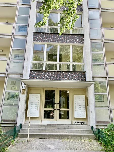 Charmante, möblierte 1-Zimmer-Wohnung mit Balkon in Charlottenburg  zu vermieten — photo 1